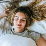 Should you sleep with your hair tied?