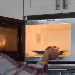 People shocked to learn the correct way to microwave food 