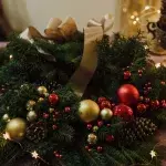 Here's how to decorate your Christmas table while spending less