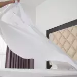 People are just finding out the right way to fold fitted sheets