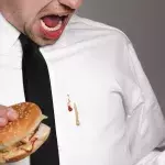 Effective at-home solutions to remove pesky food stains from clothes 