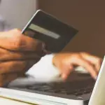 Money warning issued as Brits losing £570 due to online scams