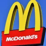 This woman discovered that McDonald’s circular tables have a secret function