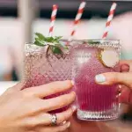 Here Are 5 Low-Calorie Cocktails To Drink During The Holidays
