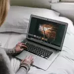 How to work from your bed without hurting your back 