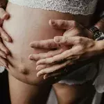 What is the black line that forms in the middle of the belly during pregnancy?