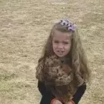 The Viral Image That’s Driving The Internet Crazy, What’s Going On With This Little Girl?