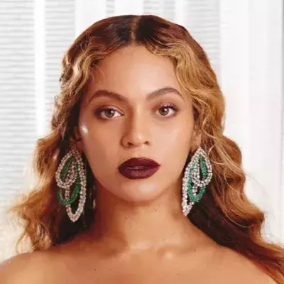 Beyoncé Looks Amazing In This Very Colorful Suit