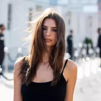 Emily Ratajkowski Wore This Tight-Fitting Outfit 
