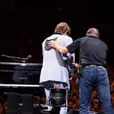 Heartbreaking Moment Elton John Breaks Down As He Was Forced To Cut Short His Gig In New Zealand
