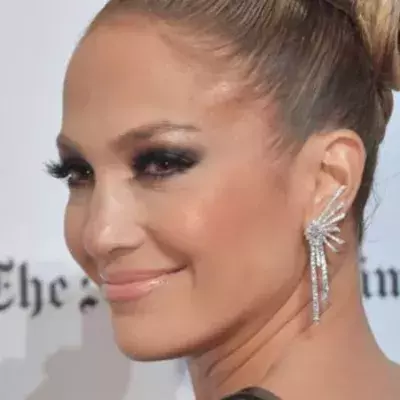 Jennifer Lopez Posted An Adorable Makeup-Free Selfie With Her Children
