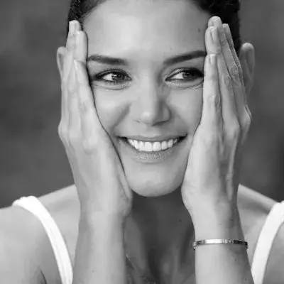 Katie Holmes Proudly Showed Off Her Grey Hair, Impressing The Web