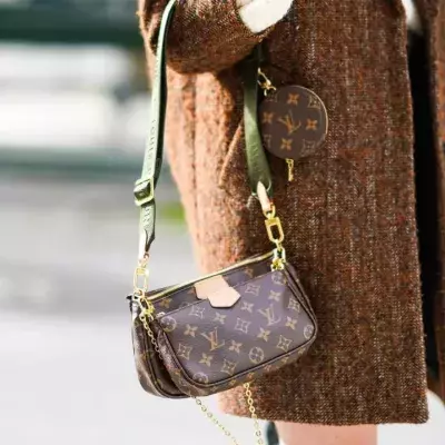 Oversized brown coat