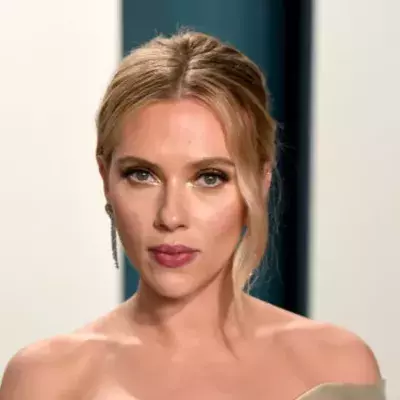 Scarlett Johansson Dazzled Everyone In Her Transparent, Strapless, Silver Dress At The 2020 Oscars