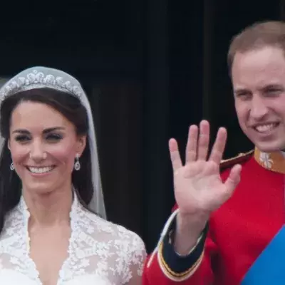 Pince William Kate Middleton wedding uniform outfit 