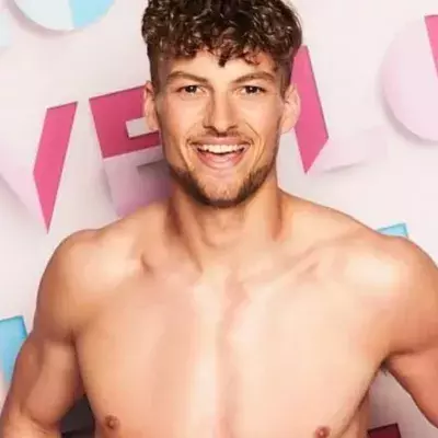 Love Island Contestants