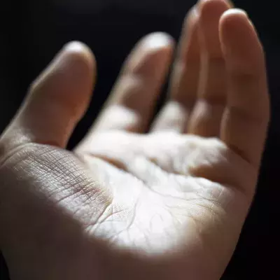 Does your palm form the letter 'M'?
