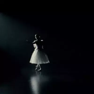 These zodiac signs love to be the centre of attention