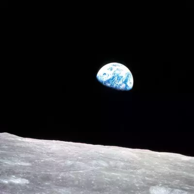 NASA reveals the Earth and the Moon are drifting apart
