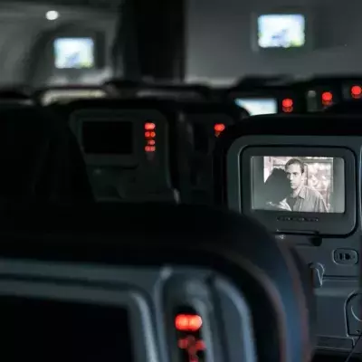 Crack in the window causes panic on the plane