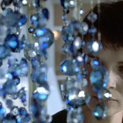 objectophilia in love with chandelier 