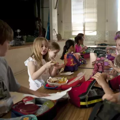 School criticized for measly £3.50 Christmas lunch