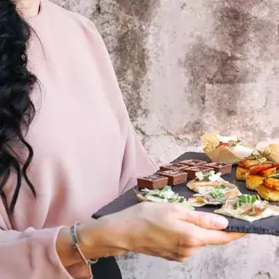 Silicon Valley: Waitress expels a CEO from the restaurant and gets $40,000 tip