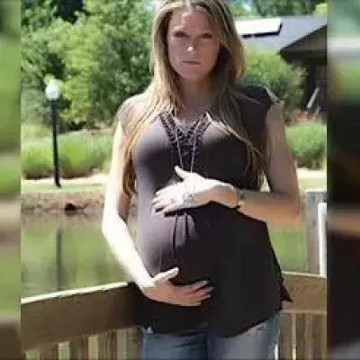 This woman's pregnancy photoshoot was actually a tribute to her late husband.