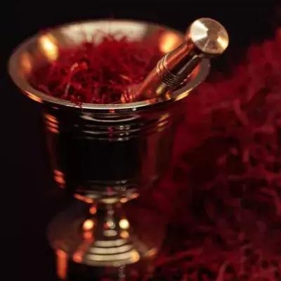 7 incredible skin benefits of the world’s most expensive spice