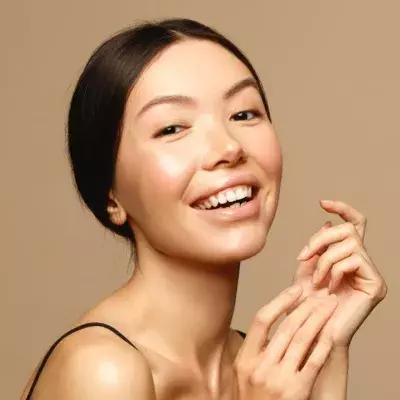 A Complete Guide To At-Home Dermaplaning