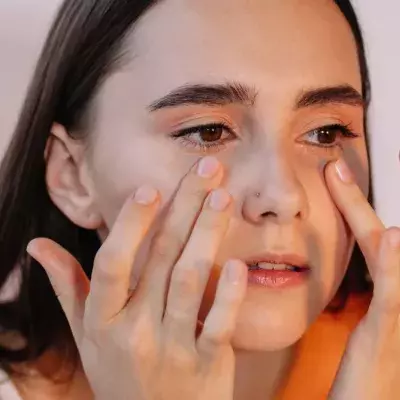 Here is how you can make a homemade eye contour cream
