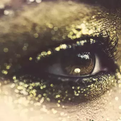 This Is How You Should Wear Glitter Makeup During The Holidays