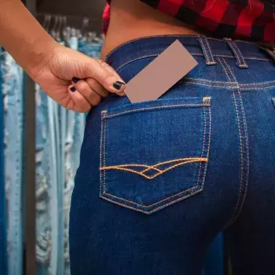 Too tight jeans can lead to paralysis and other health risks, the experts say