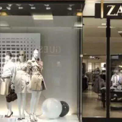 Zara Sold Out Their New Pleated Dress That Looks Amazing On Curvy Girls