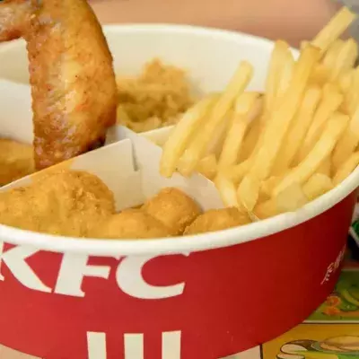 KFC customer’s horrible find in her food leaves people shocked and gagging