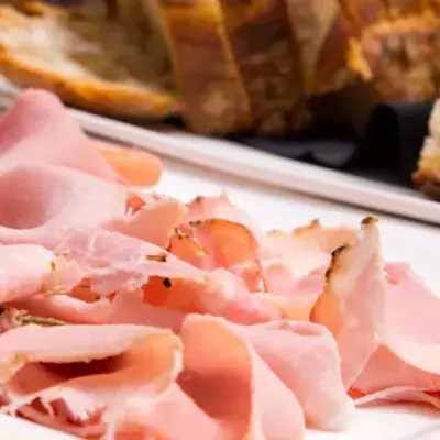 People are just finding out how sliced ham is really made: 'I can’t eat anything anymore!'