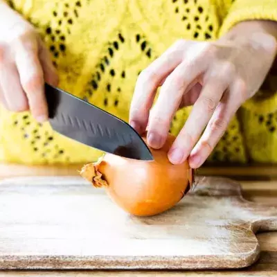 People shocked to find out this 'genius' hack to cut onions