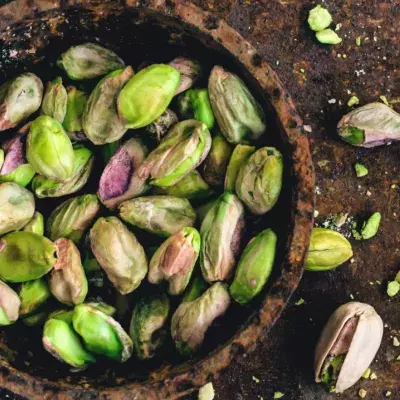 There’s a Surprising Benefit to Eating Pistachios Before Bed