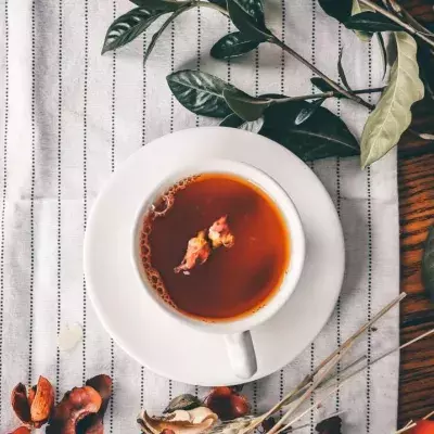 This is why you should never put honey in your tea