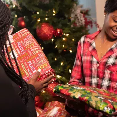Here's how much you should spend on Christmas presents for each family member