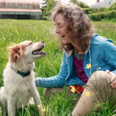 This loyal dog refused to leave its owner’s side after a terrible tragedy happened 