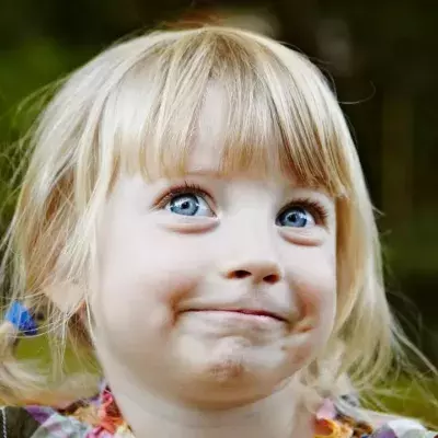 She took a photo of her daughter, then noticed one terrifying detail 