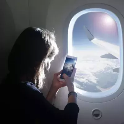 phone on flight mode in plane