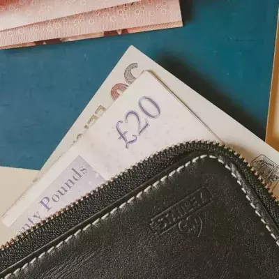 Benefit claimants to receive £800 boost 