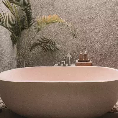 How to cool down in a heatwave? Take a hot bath
