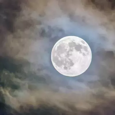 The moon might be affecting the quality of your sleep 
