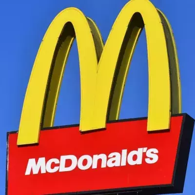 This woman discovered that McDonald’s circular tables have a secret function