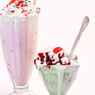 Drinking milkshakes from contaminated ice-cream machine leads to the tragic death of three people 
