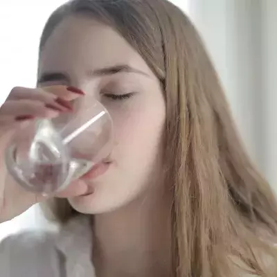 5 signs that prove you’re not drinking enough water