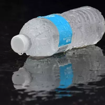 Bottled water New study level of nanoplastics in your water